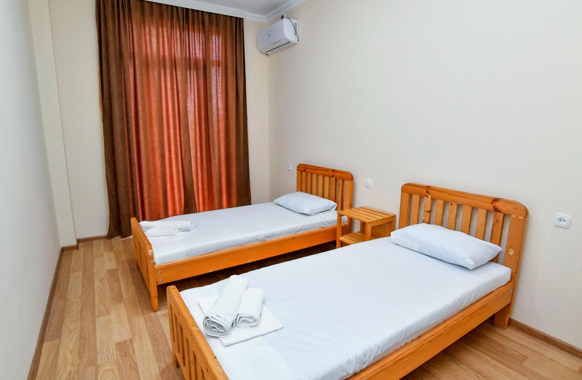Just Inn Kutaisi Bagian luar foto