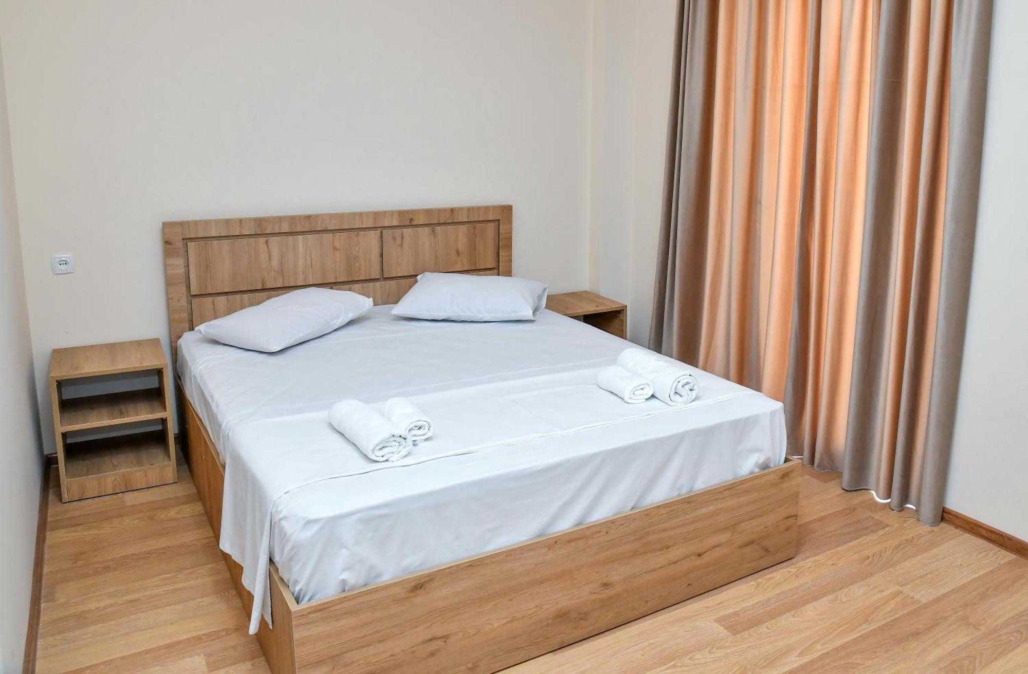 Just Inn Kutaisi Bagian luar foto