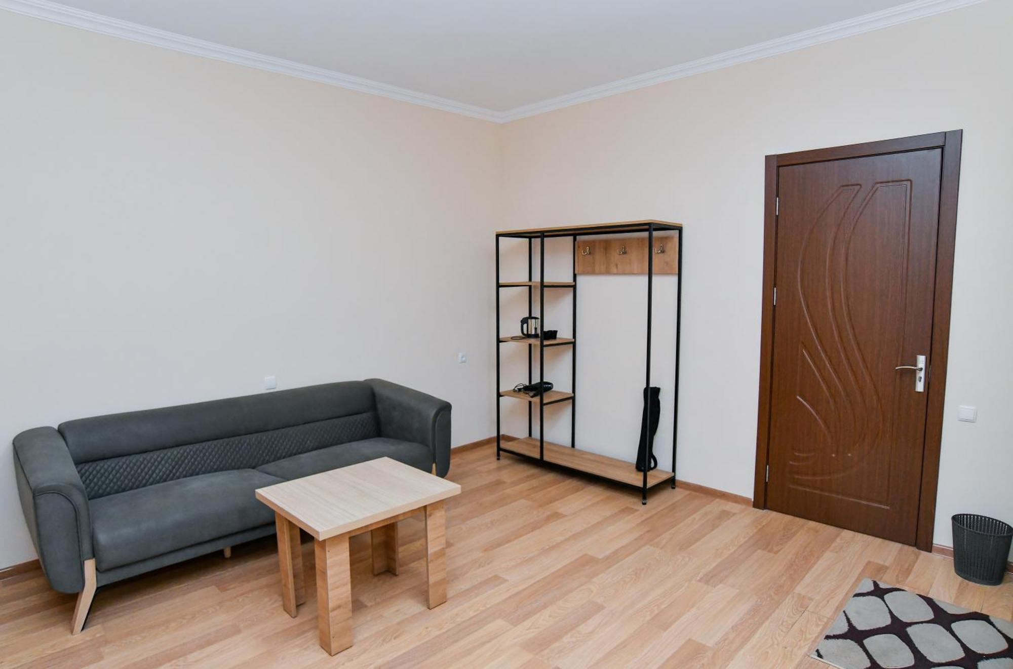 Just Inn Kutaisi Bagian luar foto